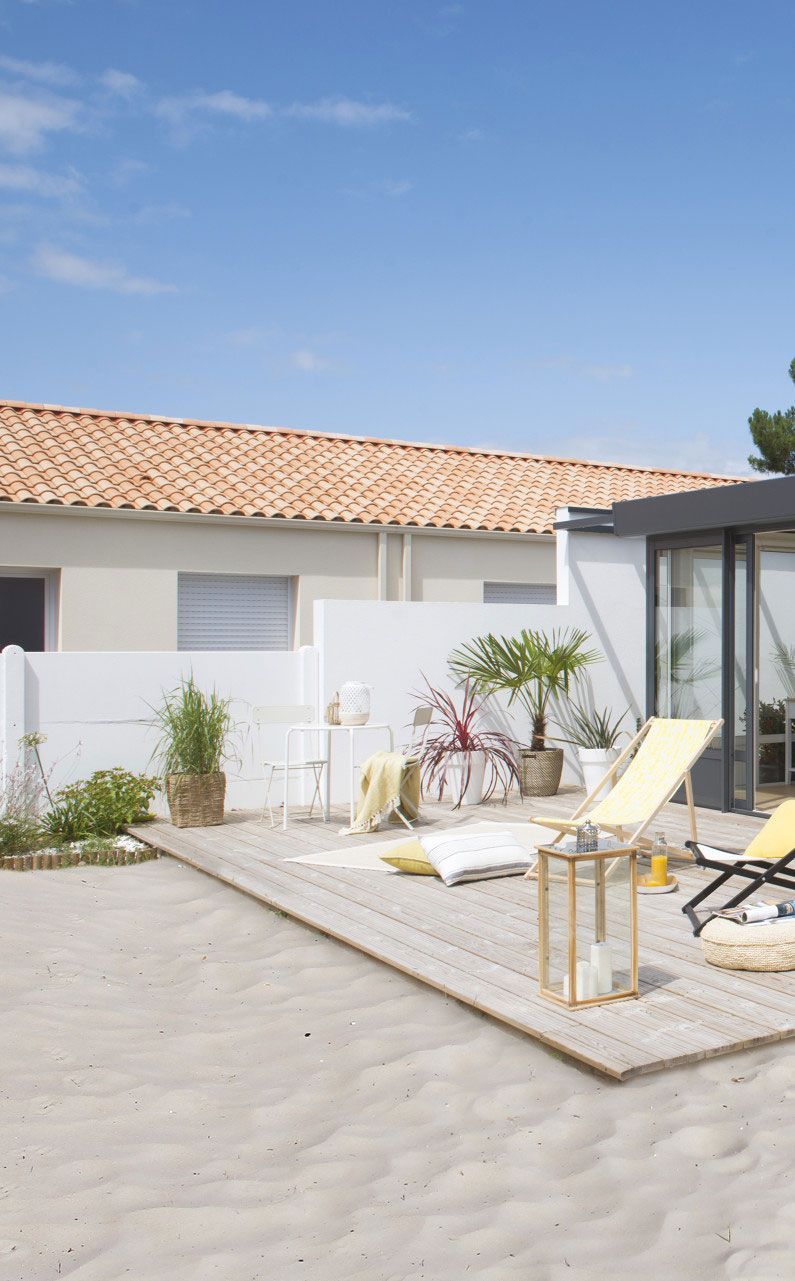 Cuisine blanche dans un loft sous les combles