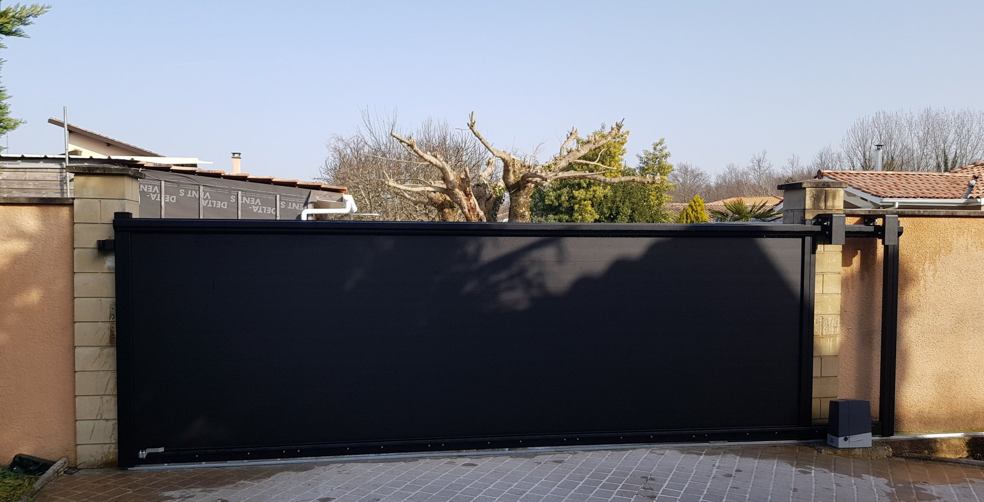 Portail PVC coulissant