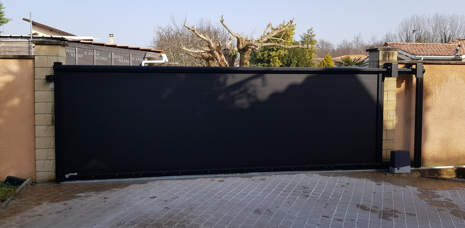 Portail PVC automatisé