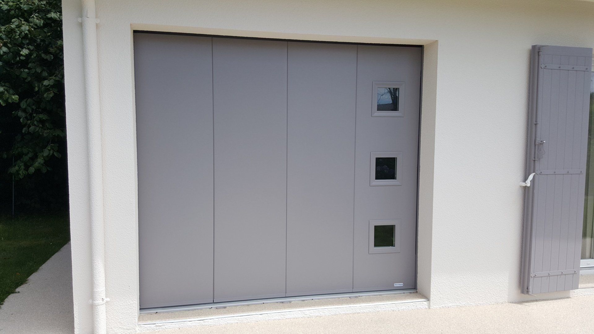 Porte de garage latérale