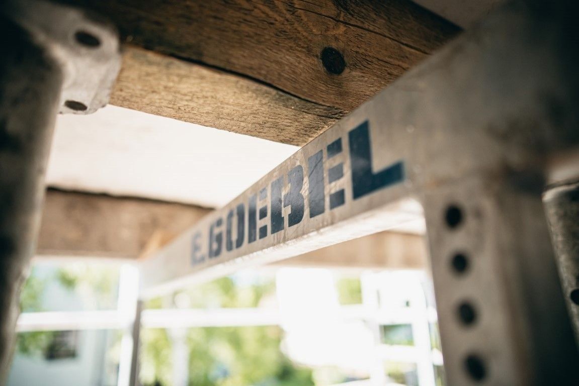Baustütze bei Deckenabfangung während Umbauarbeiten im Innenbereich
