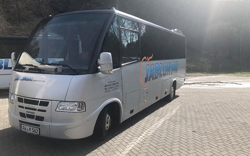 Reisebus 28er silber Iveco C 65CC - Außenansicht