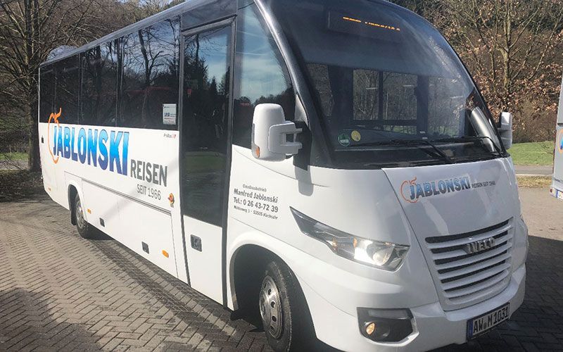 Reisebus 28er weiß Iveco - Außenansicht