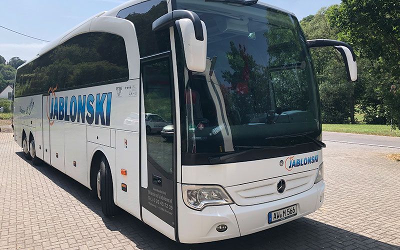 Mercedes Travego (weiss) - Außenansicht