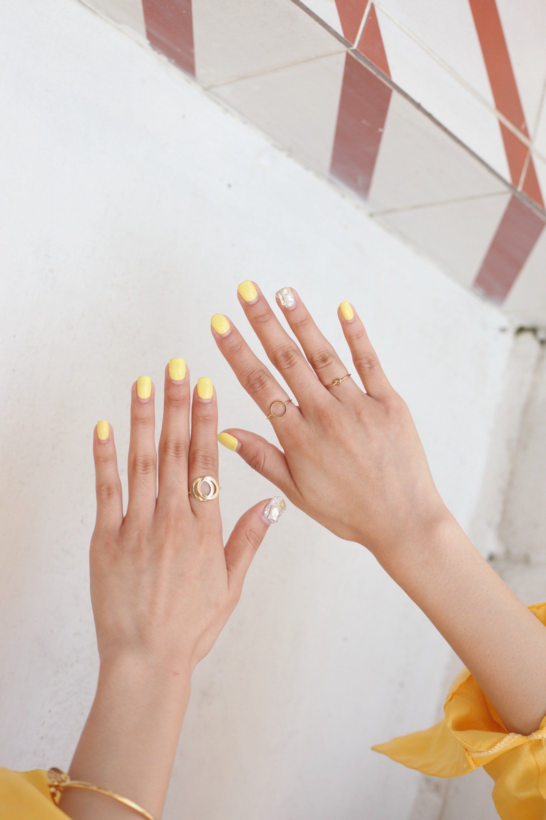 Vernis jaune ongles