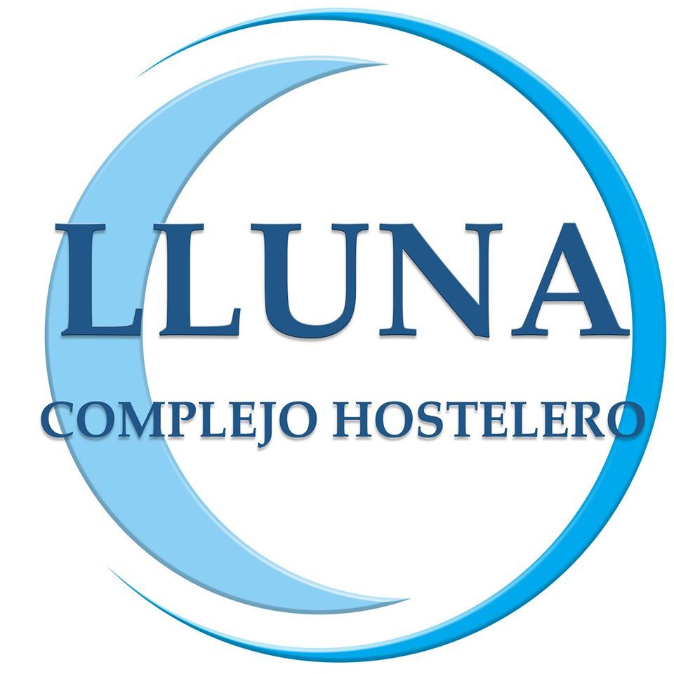 Logotipo: “LLUNA” en texto azul, con una luna creciente y un círculo azul, “COMPLEJO HOSTELERO” debajo.
