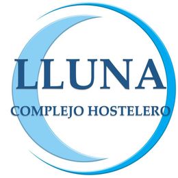 Logotipo: &ldquo;LLUNA&rdquo; en texto azul, con una luna creciente y un c&iacute;rculo azul, &ldquo;COMPLEJO HOSTELERO&rdquo; debajo.