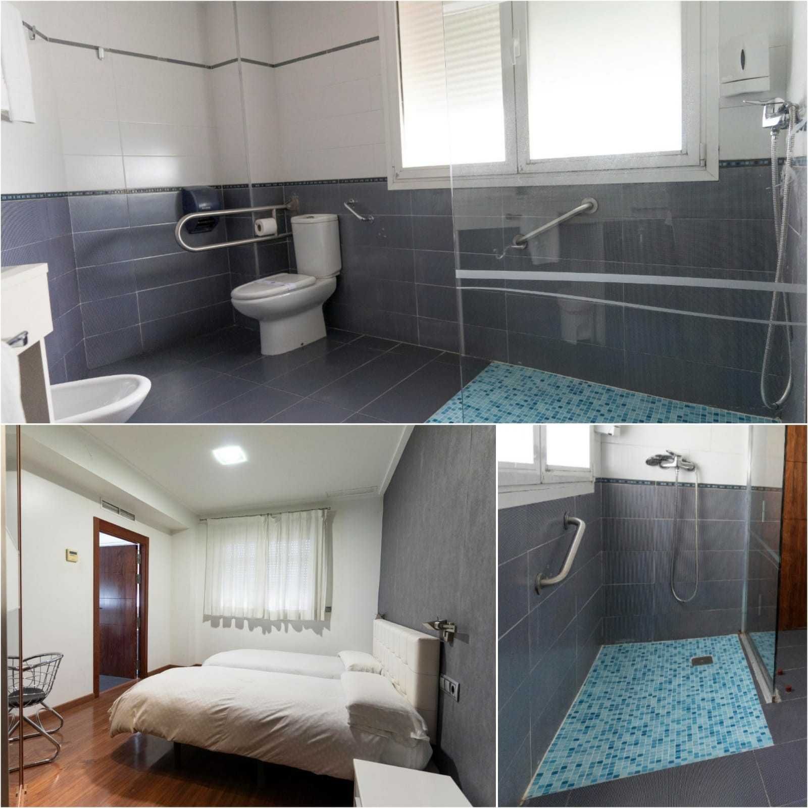 Baño y dormitorio en suite: WC y ducha accesibles para sillas de ruedas, dos camas y ventana.