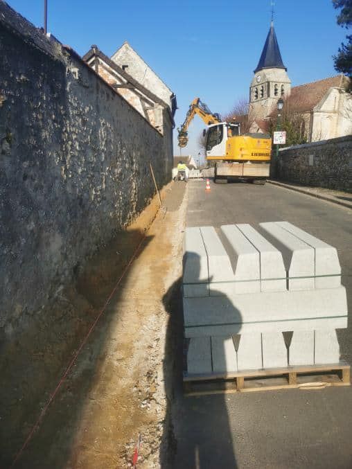 Trottoir en cours de construction