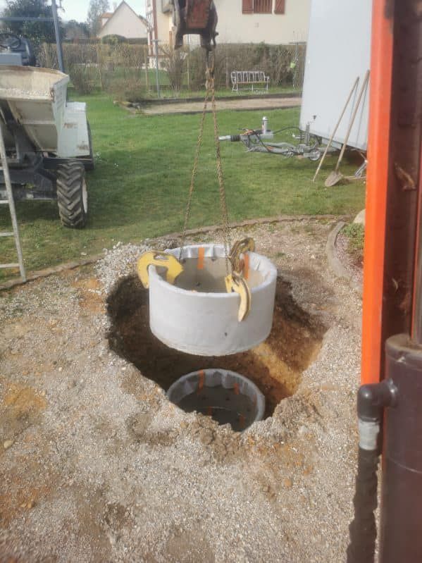 Pose d’une cuve dans un trou