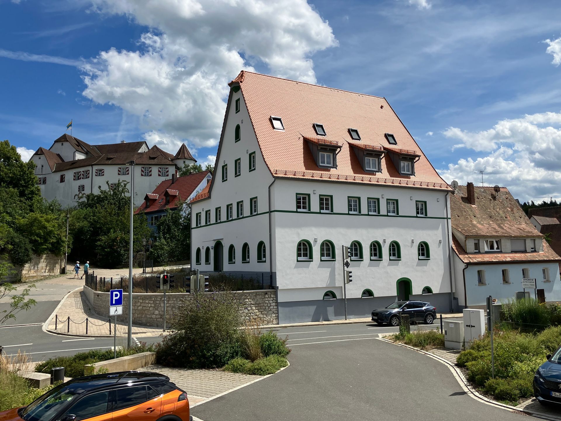 Platzhalterbildsymbol auf grauem Hintergrund.