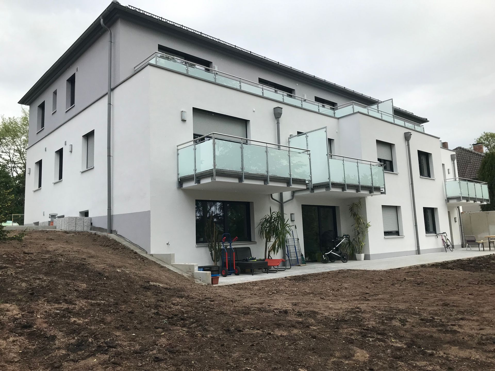 Platzhalterbildsymbol auf grauem Hintergrund.