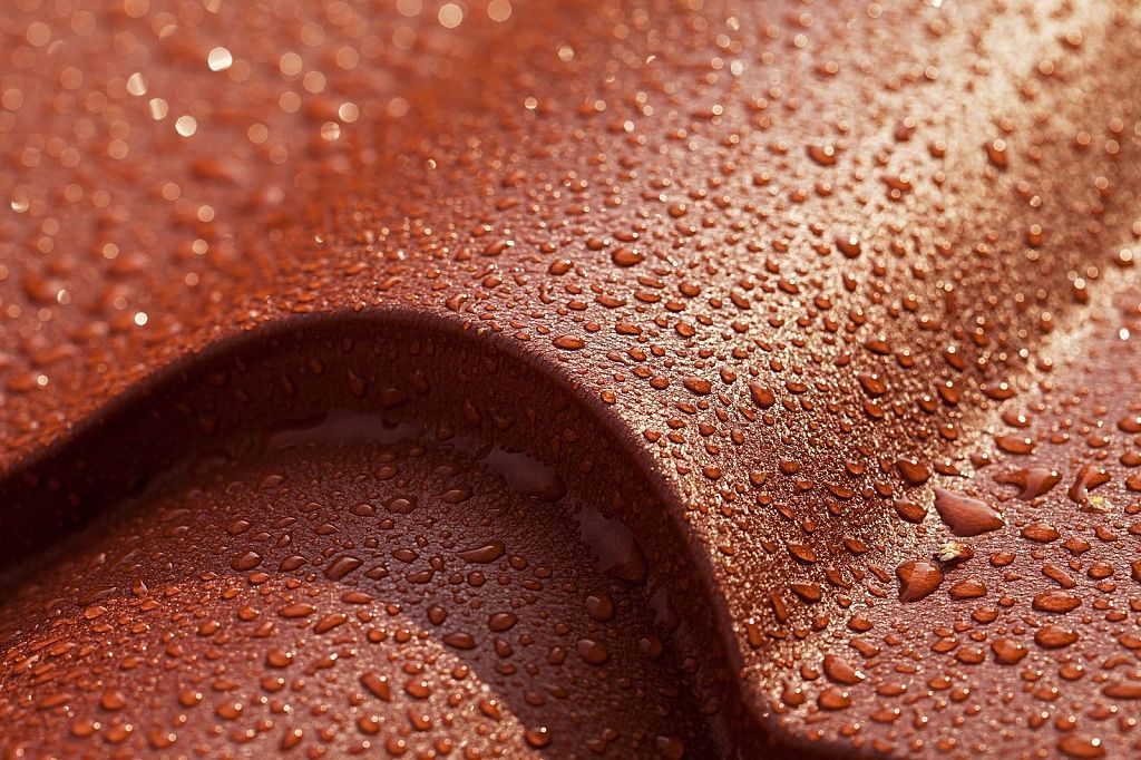 Tuile après un traitement hydrofuge