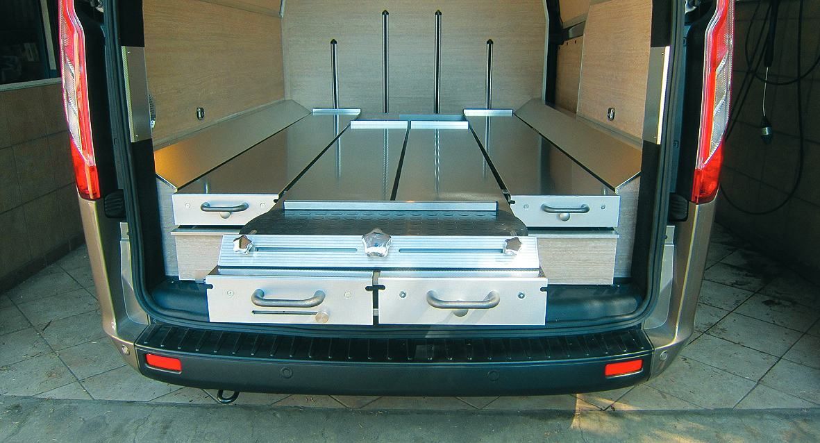 Professionelles Vario-System mit Edelstahl-Ladeflächen und praktischen Auszügen