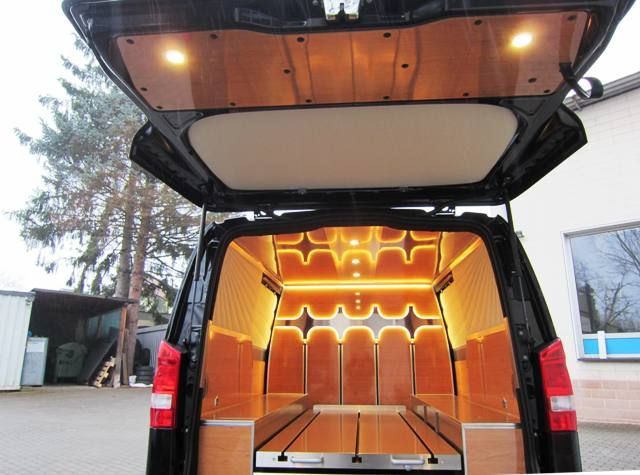 Professioneller Umbau eines Transporters zum Bestattungswagen
