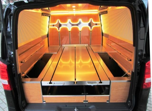 Fahrzeugumbau zum Bestattungswagen mit Sargaufnahme und LED-Beleuchtung