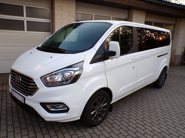 Fahrzeugumbau zum Bestattungswagen auf Basis eines Ford Custom