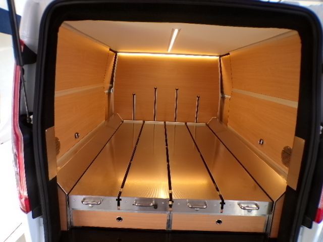 Individueller Innenausbau für einen Ford Custom Bestattungswagen