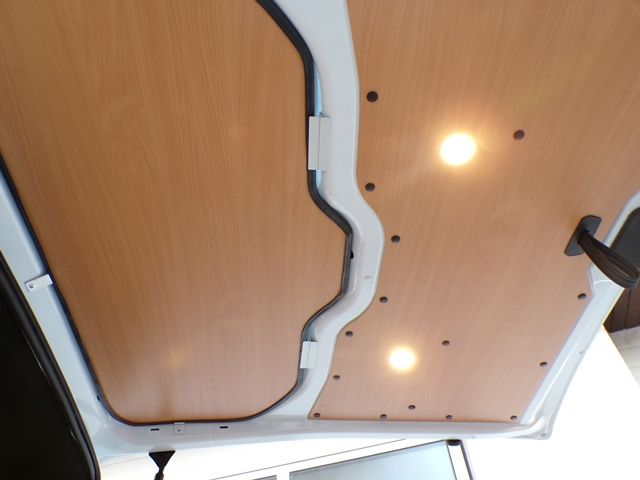 LED-Innenbeleuchtung im umgebauten Ford Custom Bestattungswagen