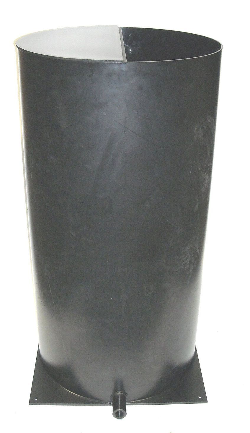 Ein schwarzer Zylinder mit einem Loch in der Mitte auf weißem Hintergrund