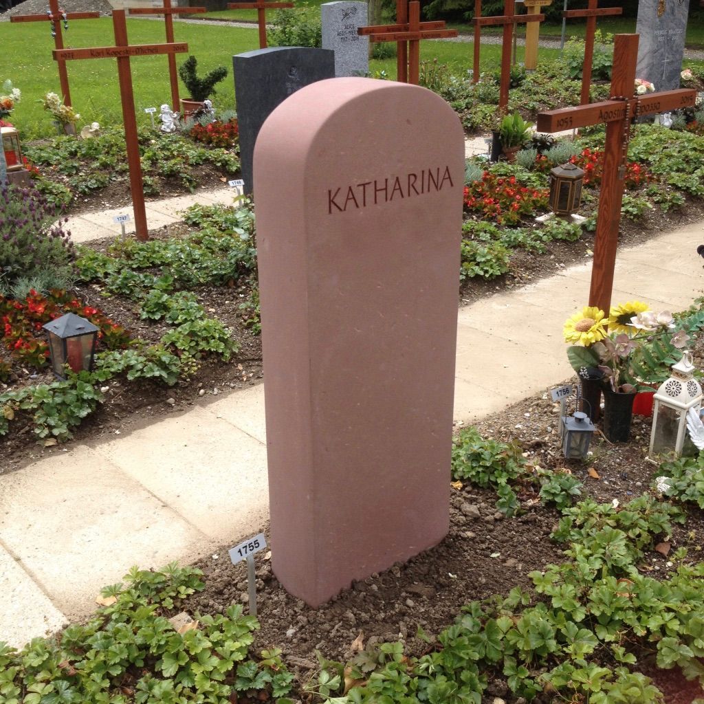 grabstein roter mainsandstein - steinbildhauerin - afra fehr - ottikon b. kemptthal