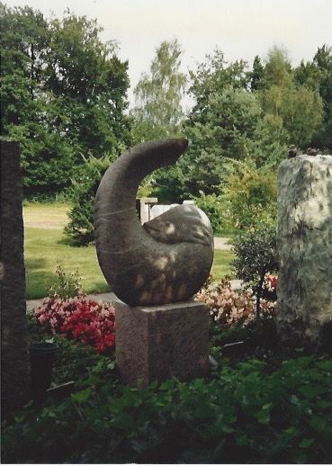 grabstein kalkstein - steinbildhauerin - afra fehr - ottikon b. kemptthal