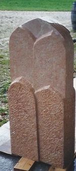 grabstein liesberger kalk - steinbildhauerin - afra fehr - ottikon b. kemptthal