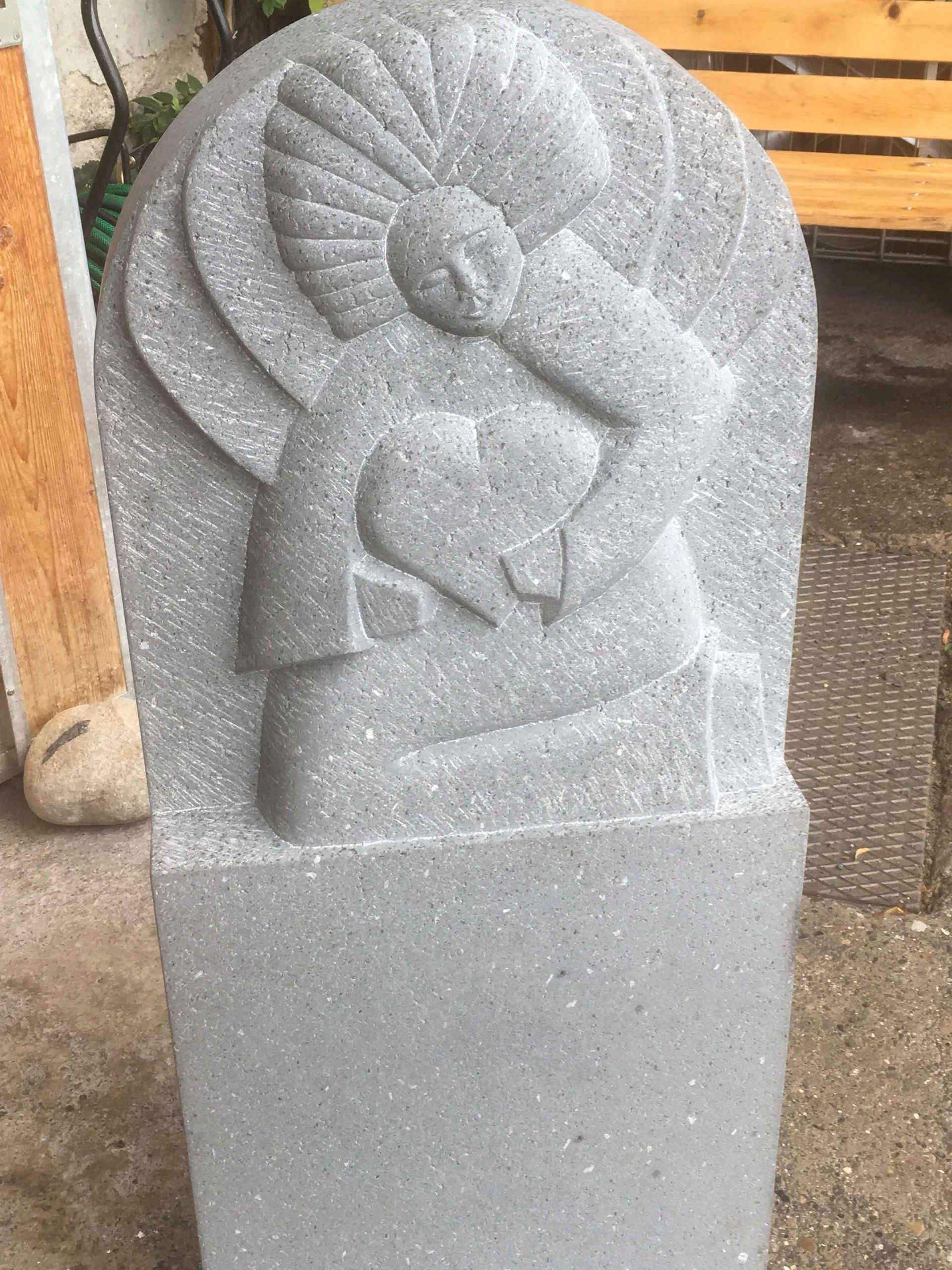 grabstein basalt - steinbildhauerin - afra fehr - ottikon b. kemptthal