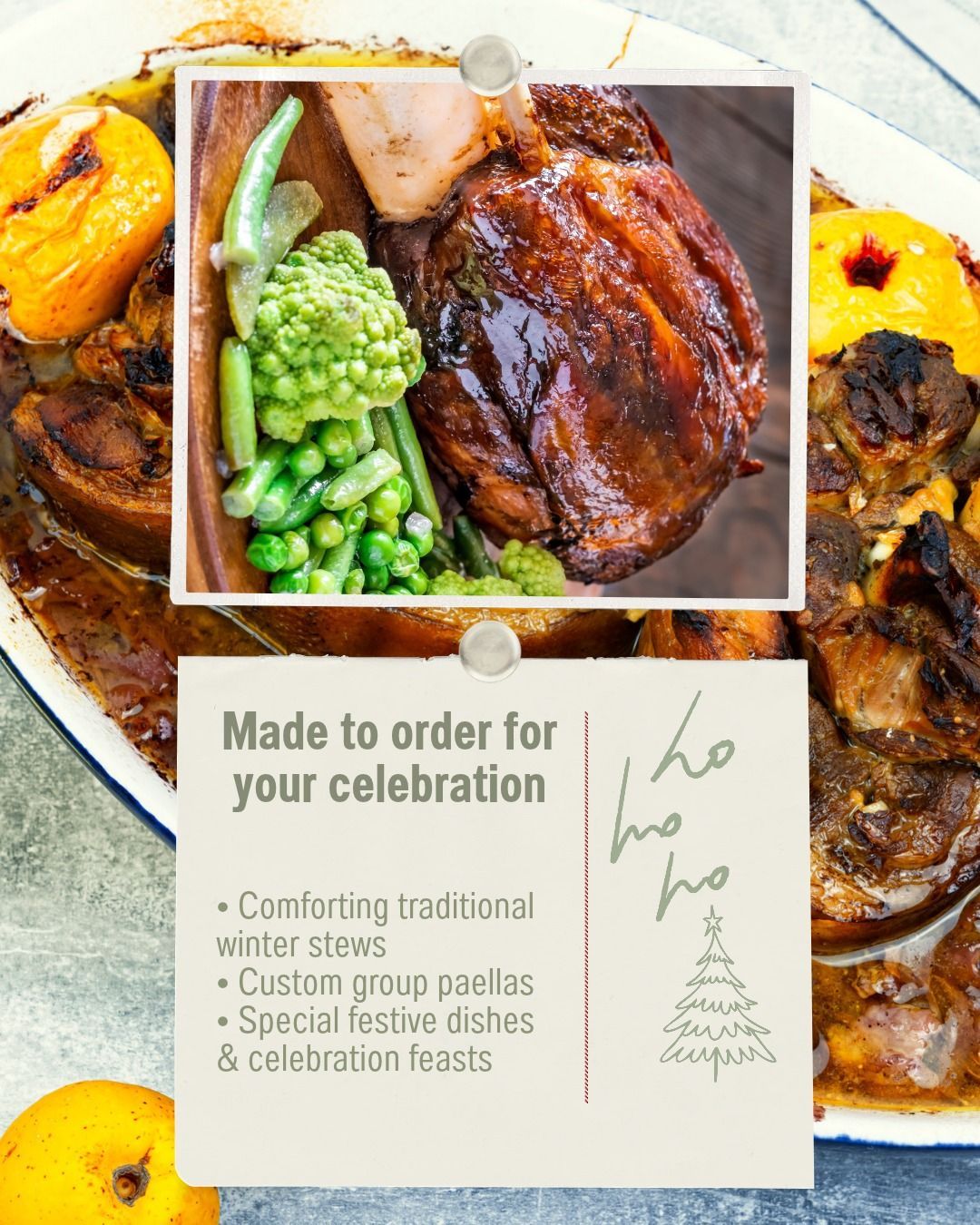Folleto de catering con pollo asado y brócoli, promocionando bandejas y platos para celebraciones.