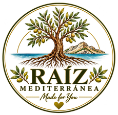 Logotipo de un mercado mediterráneo con un olivo, el mar, una montaña y el texto «RAÍZ MEDITERRÁNEA Made for You»