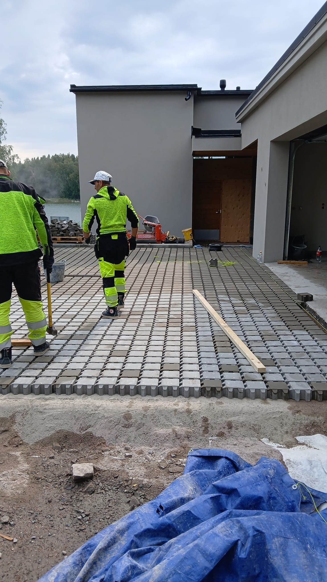 Rivitaloyhtiön julkisivuremontti ja maalaus – RakonePro Oy Vantaa