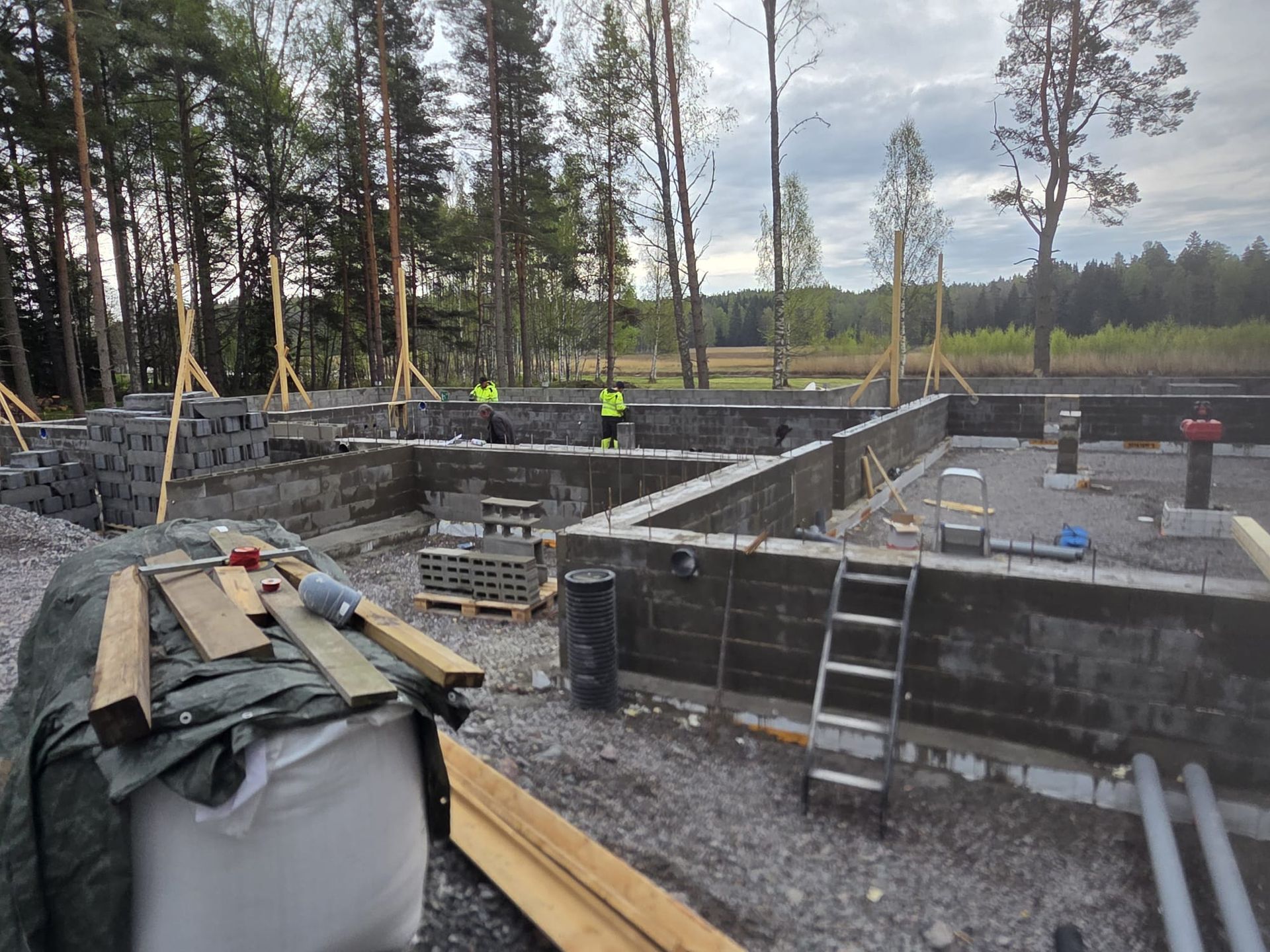 Kestävä betonivalu ja anturaperustus pientalolle – RakonePro Oy Vantaa