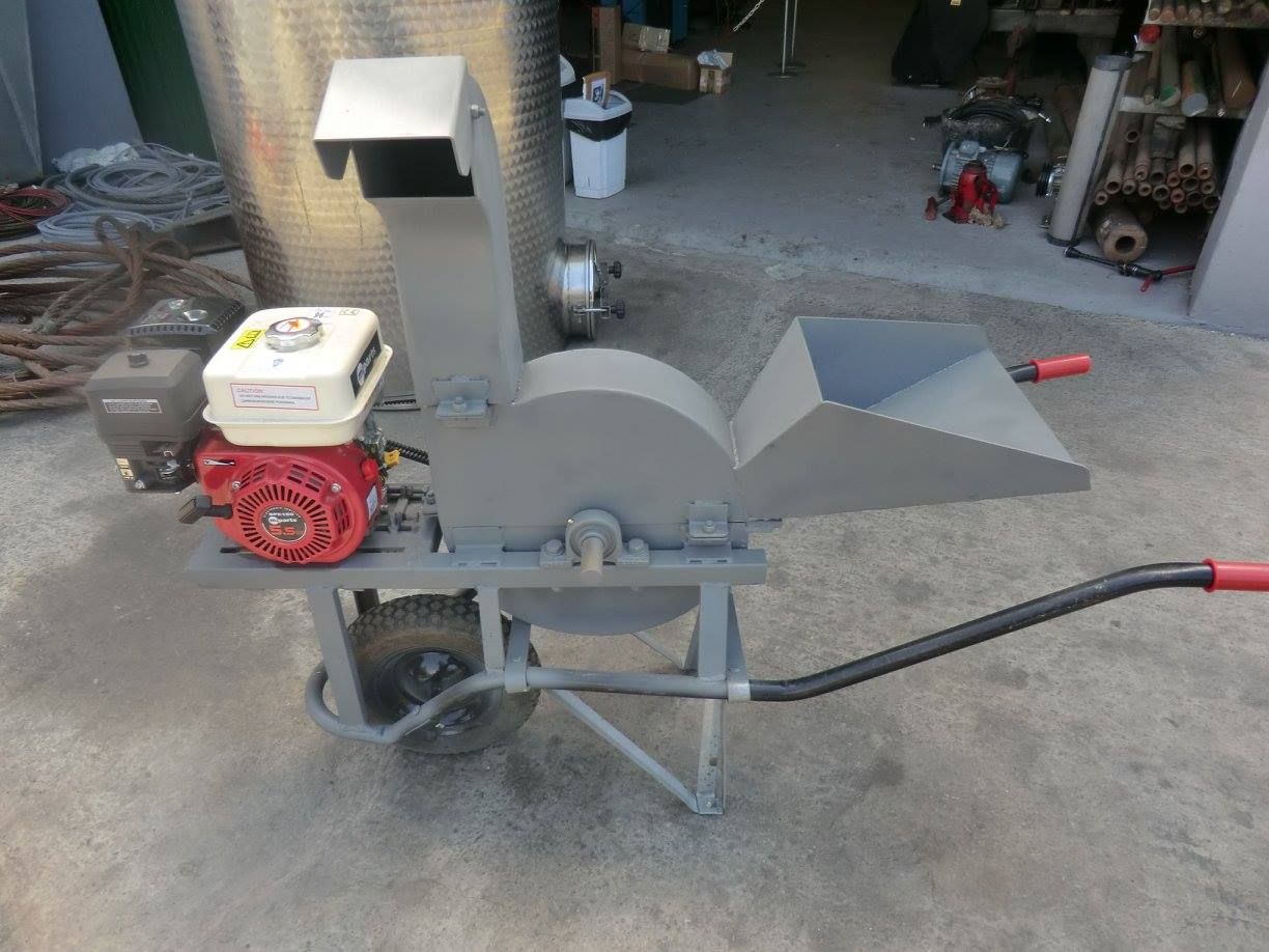 Una carretilla con un motor acoplado