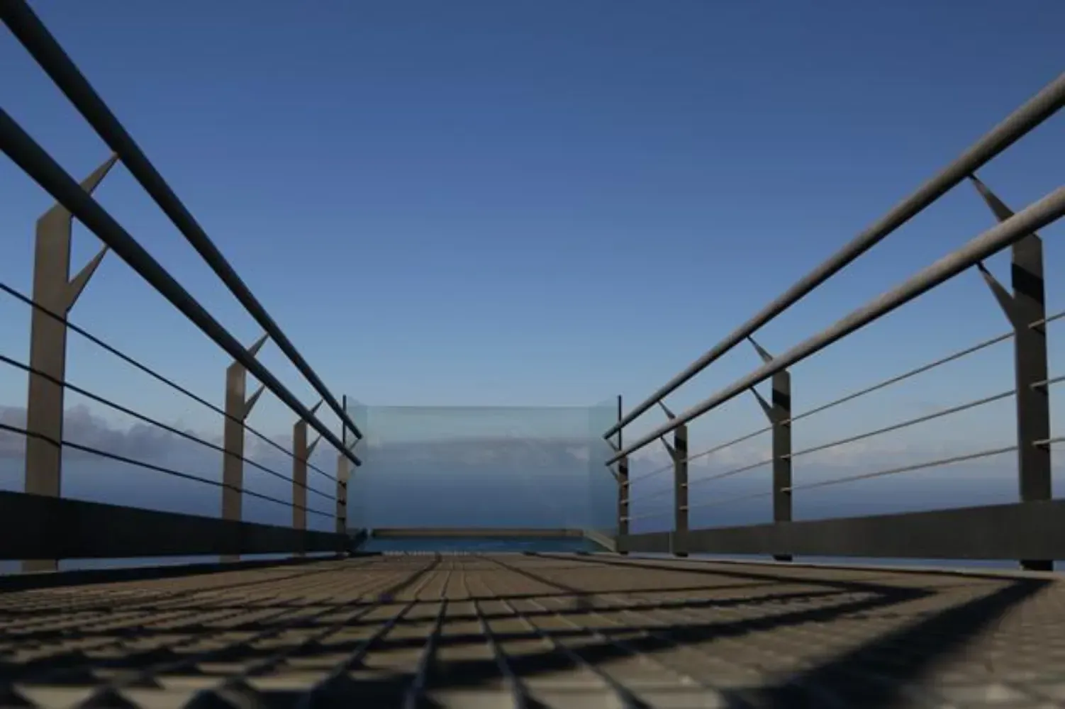 Un puente sobre un cuerpo de agua con un cielo azul de fondo.