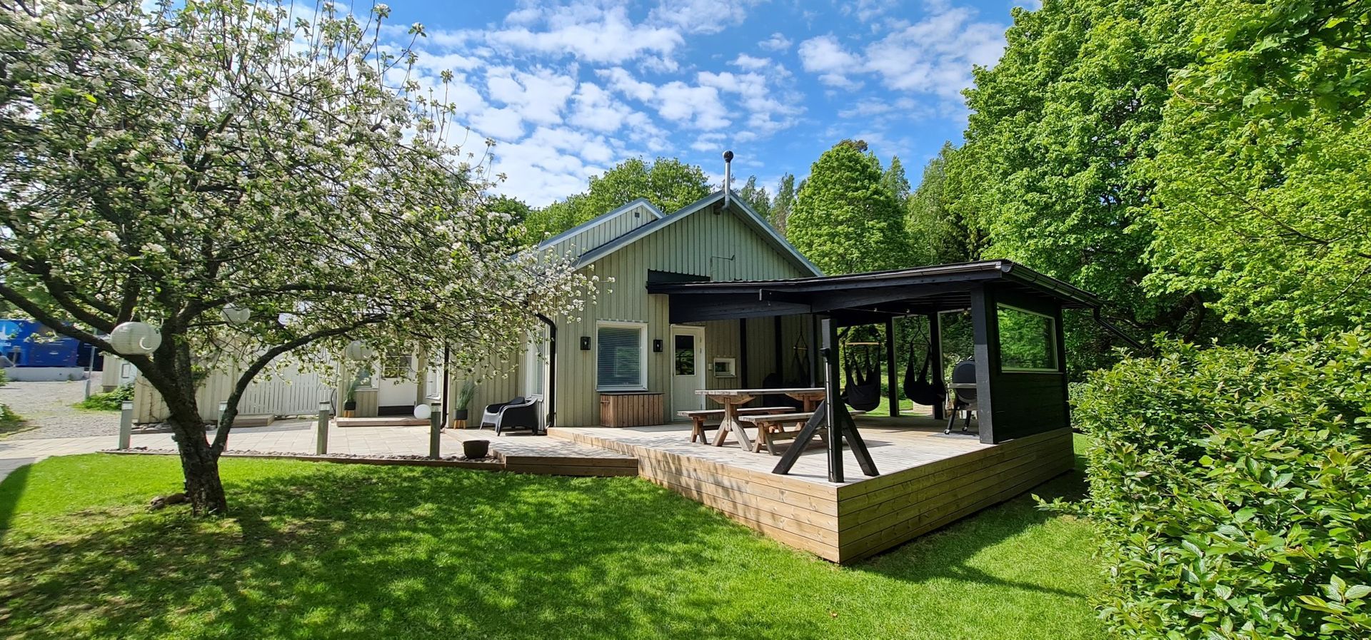 Luo Alt-tekstitunnisteet hakukoneoptimointia ja saavutettavuutta varten.