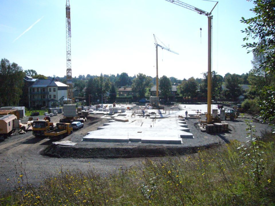 Arndt Bau Bauunternehmung GmbH – Das Fundament eines Mehrfamilienhauses wird gelegt
