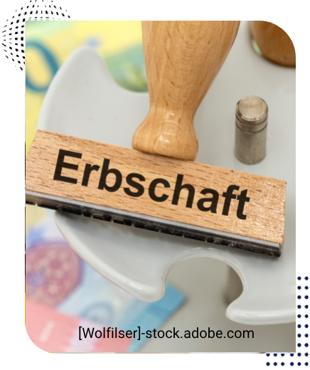 Zwei Personen an Tisch mit Tablet, Laptop, Notizbuch, Statistiken