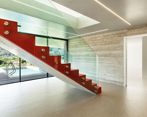 Treppe mit Glasgeländer