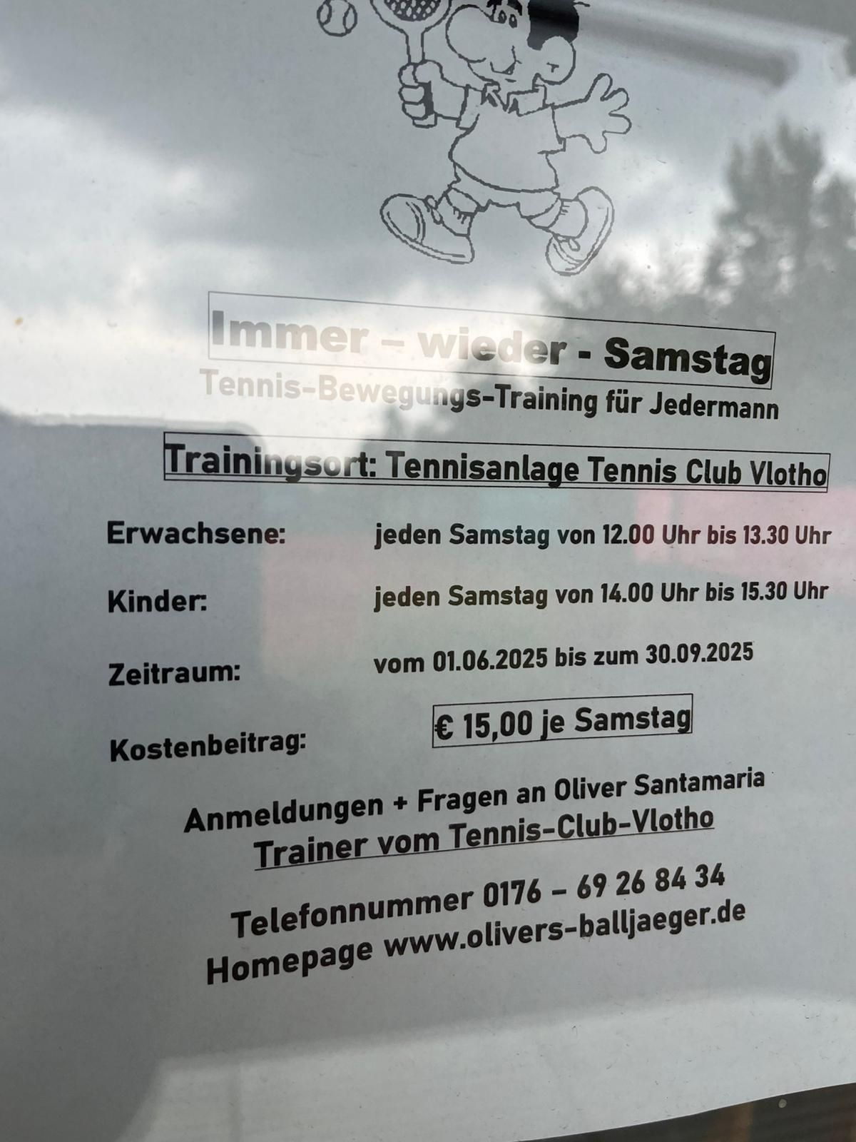 Ein Schild mit dem Bild eines Mannes, der einen Tennisschläger hält