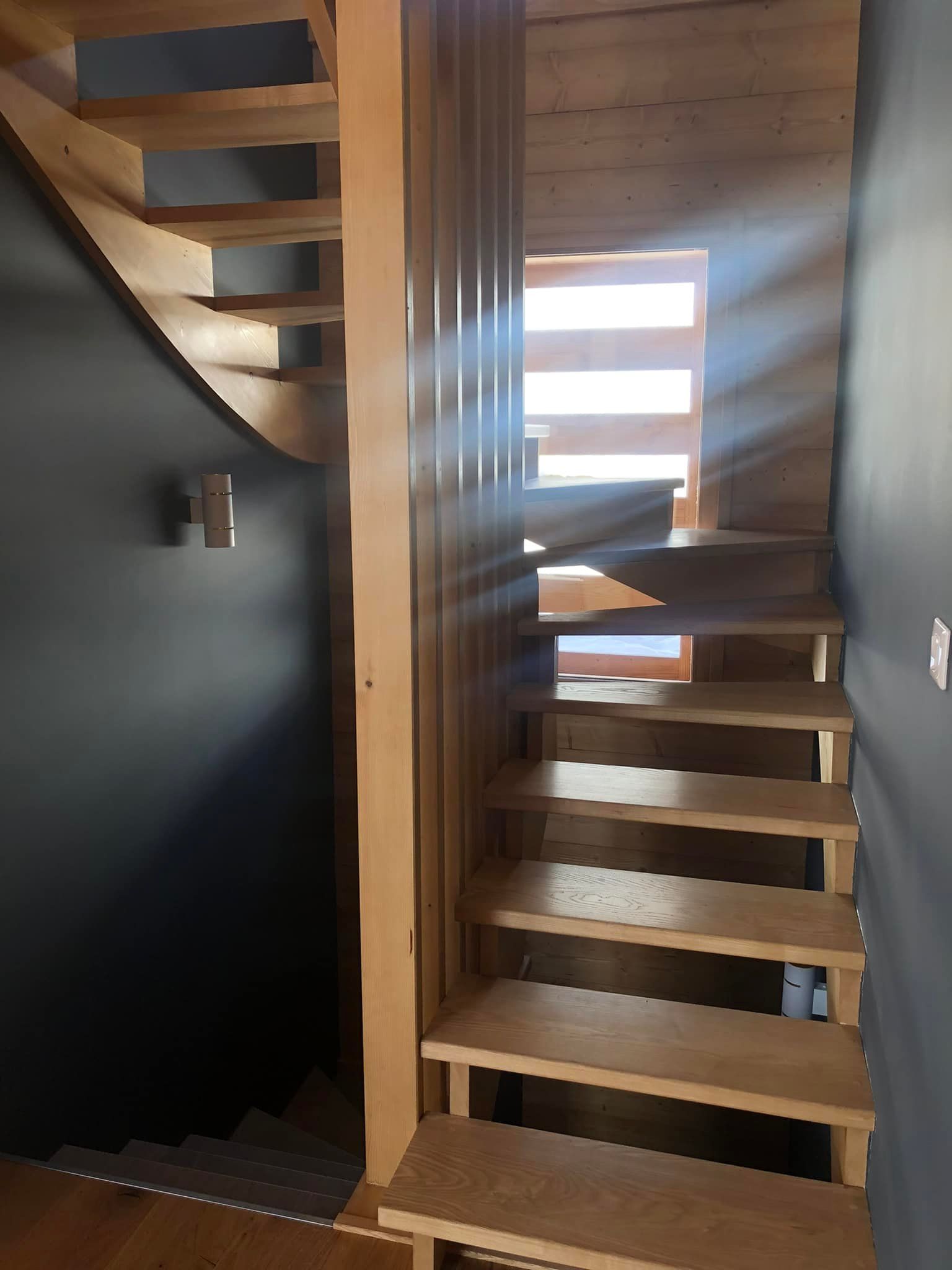 Escalier intérieur en bois