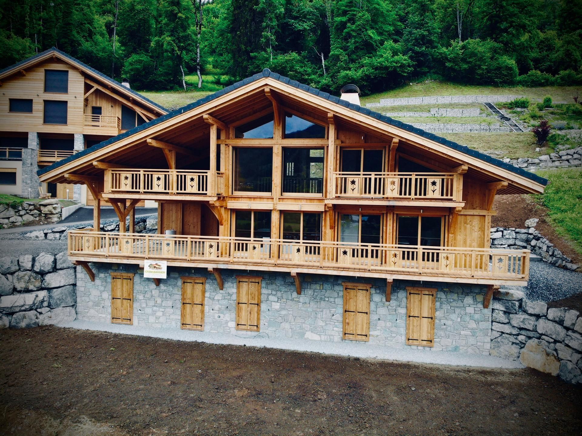 Maison en bois et en pierres