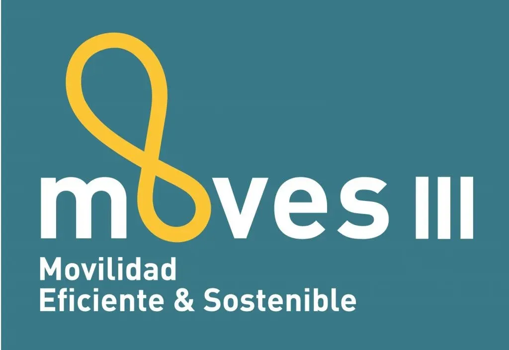 Logo azul con símbolo amarillo y texto blanco “moves III” y “Movilidad Eficiente & Sostenible”