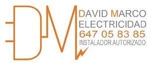 Un logotipo naranja y blanco para dm electricidad