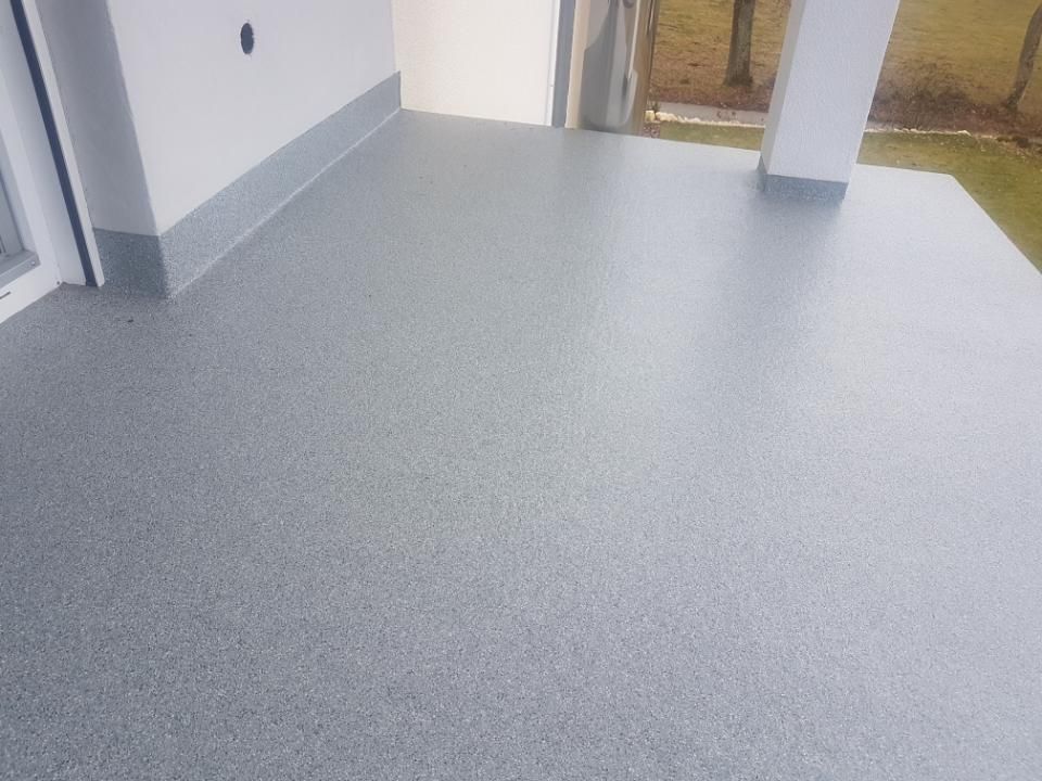 Malerbetrieb Blum GmbH & Co. KG, grauer, beschichteter Boden