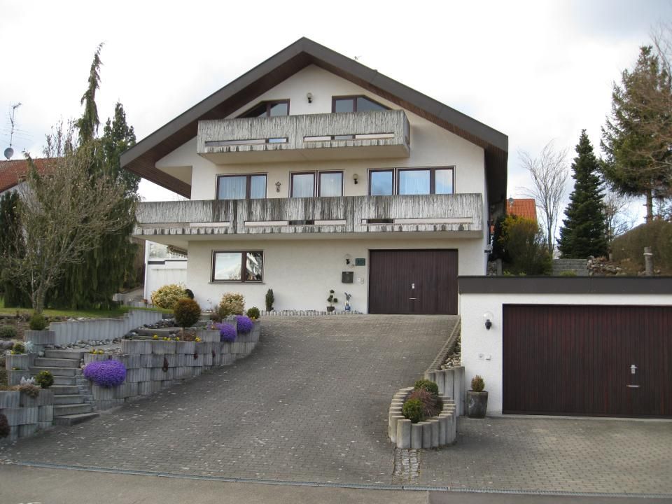 Malerbetrieb Blum GmbH & Co. KG, Haus mit Betonbalkon