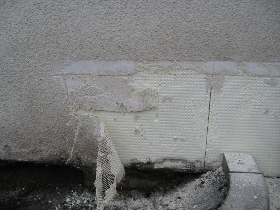 Malerbetrieb Blum GmbH & Co. KG, fleckige Hauswand