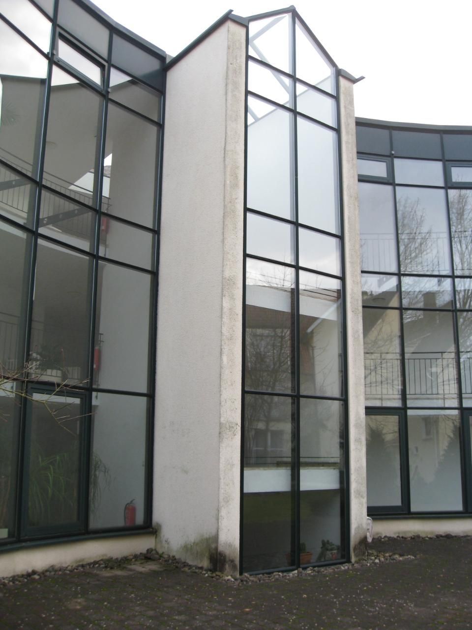 Malerbetrieb Blum GmbH & Co. KG, Haus mit Glasfassade