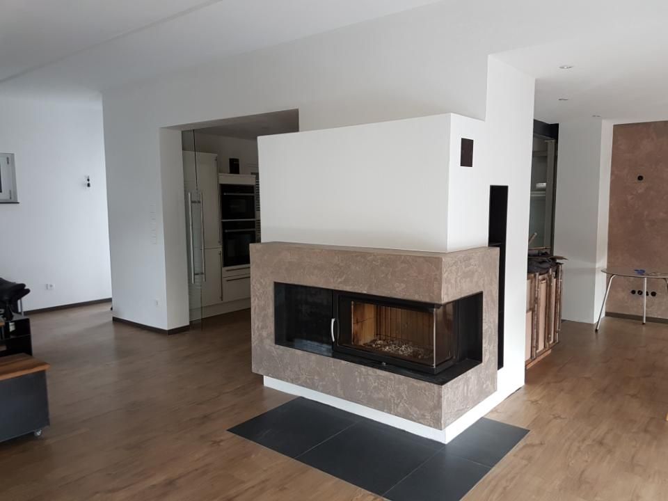 Malerbetrieb Blum GmbH & Co. KG, moderner Kamin im Wohnzimmer