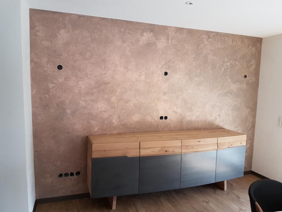 Malerbetrieb Blum GmbH & Co. KG, braun gestrichene Innenwand