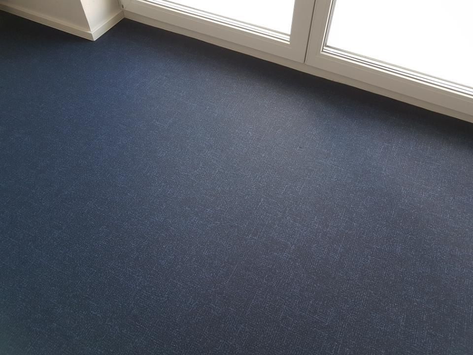 Malerbetrieb Blum GmbH & Co. KG, blauer Bodenbelag
